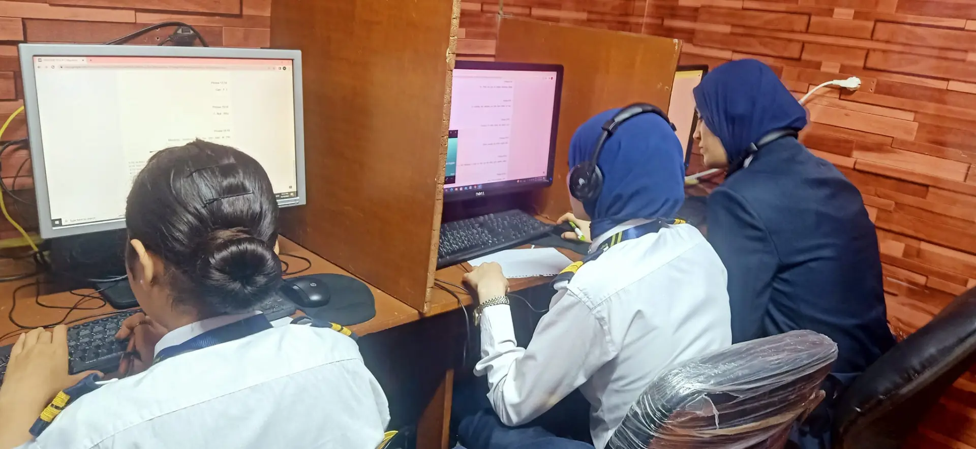 💻 مختبر التكنولوجيا..  (Computer Lab)