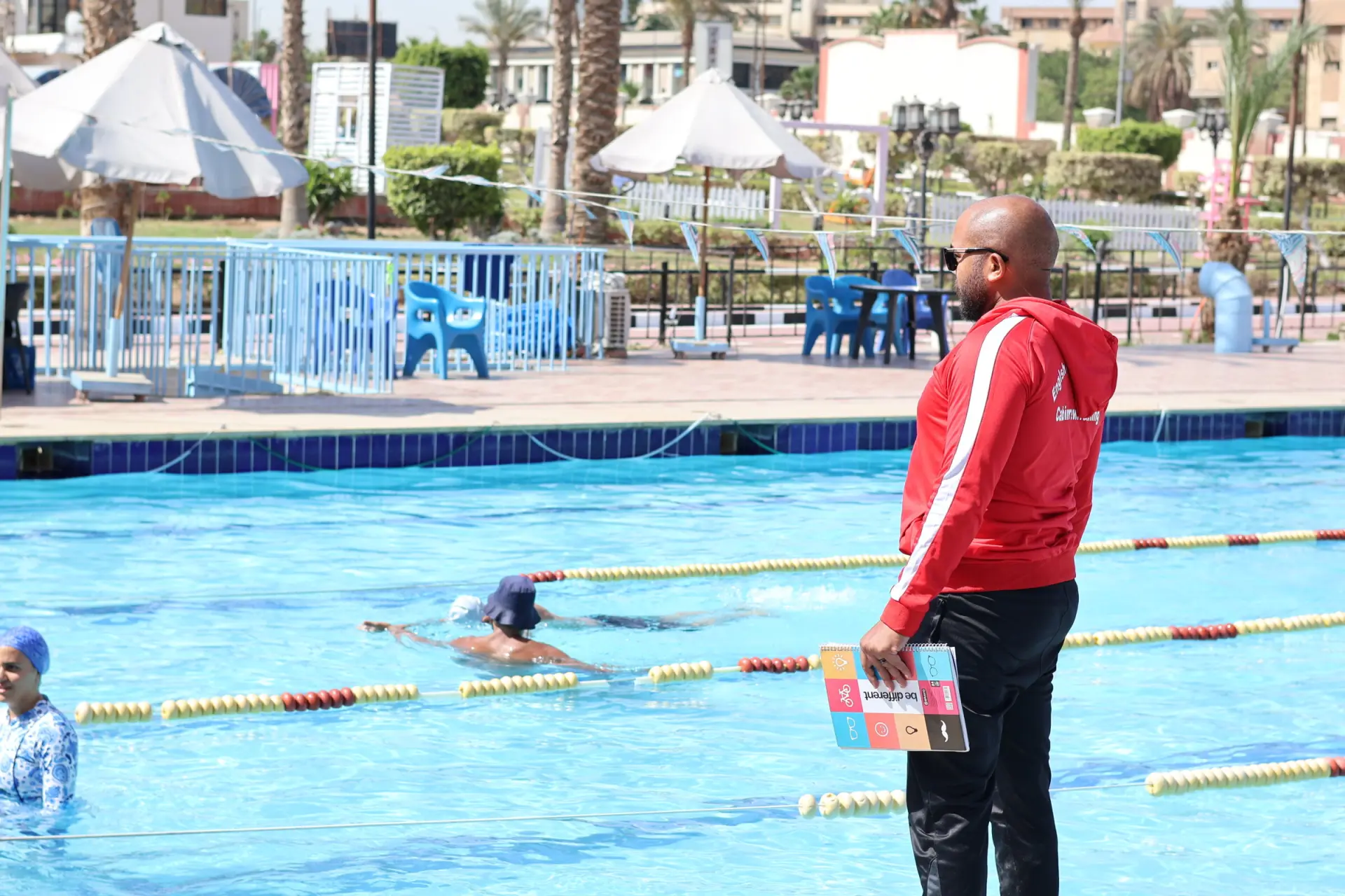 🏊‍♂️ حمامات السباحة بدار ضباط المشاة.. إتقان مهارات النجاة والإنقاذ المائي